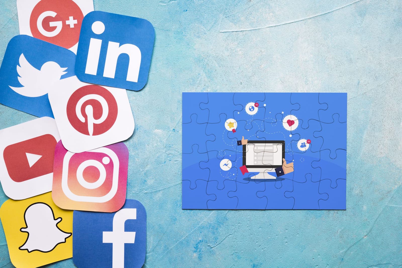Di Balik Layar Ponsel: Bagaimana Narasi Digital Dibentuk dan Siapa yang Memegang Kendali?