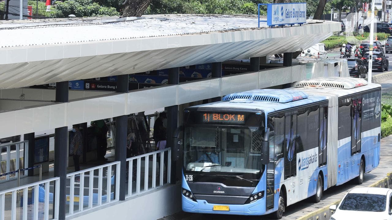 Kemacetan Kolong JORR Pagi Ini: Bagaimana Transjakarta Berusaha Menjaga Komitmen Waktu Perjalanan?