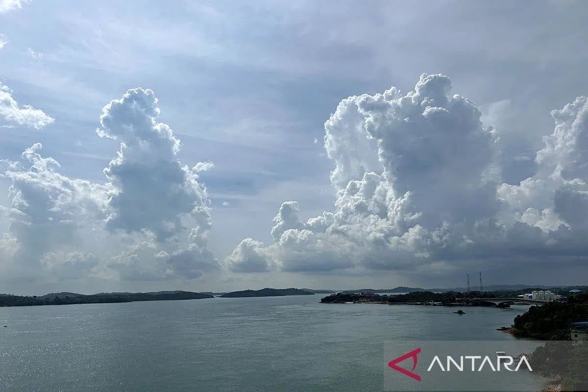 Hari Ini di Kepri: Cerah Berawan Tapi Jangan Lengah, Hujan Lokal Bisa Tiba-Tiba Datang