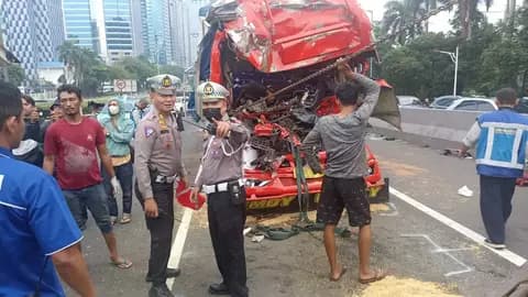 Saat Ibu Kota Berhenti: Renungan Filosofis di Balik Tabrakan Beruntun Tol Dalam Kota