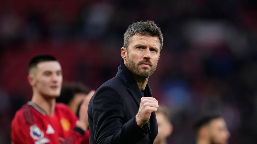 MU Tak Terburu-buru Permanenkan Michael Carrick