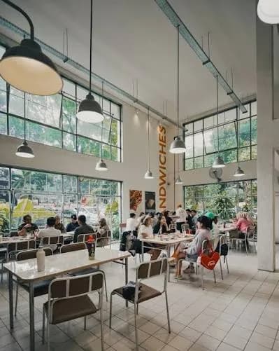 BMB Canteen dan Ilusi 'Viral': Ketika Antrean Menjadi Kurator Selera Kuliner Bandung